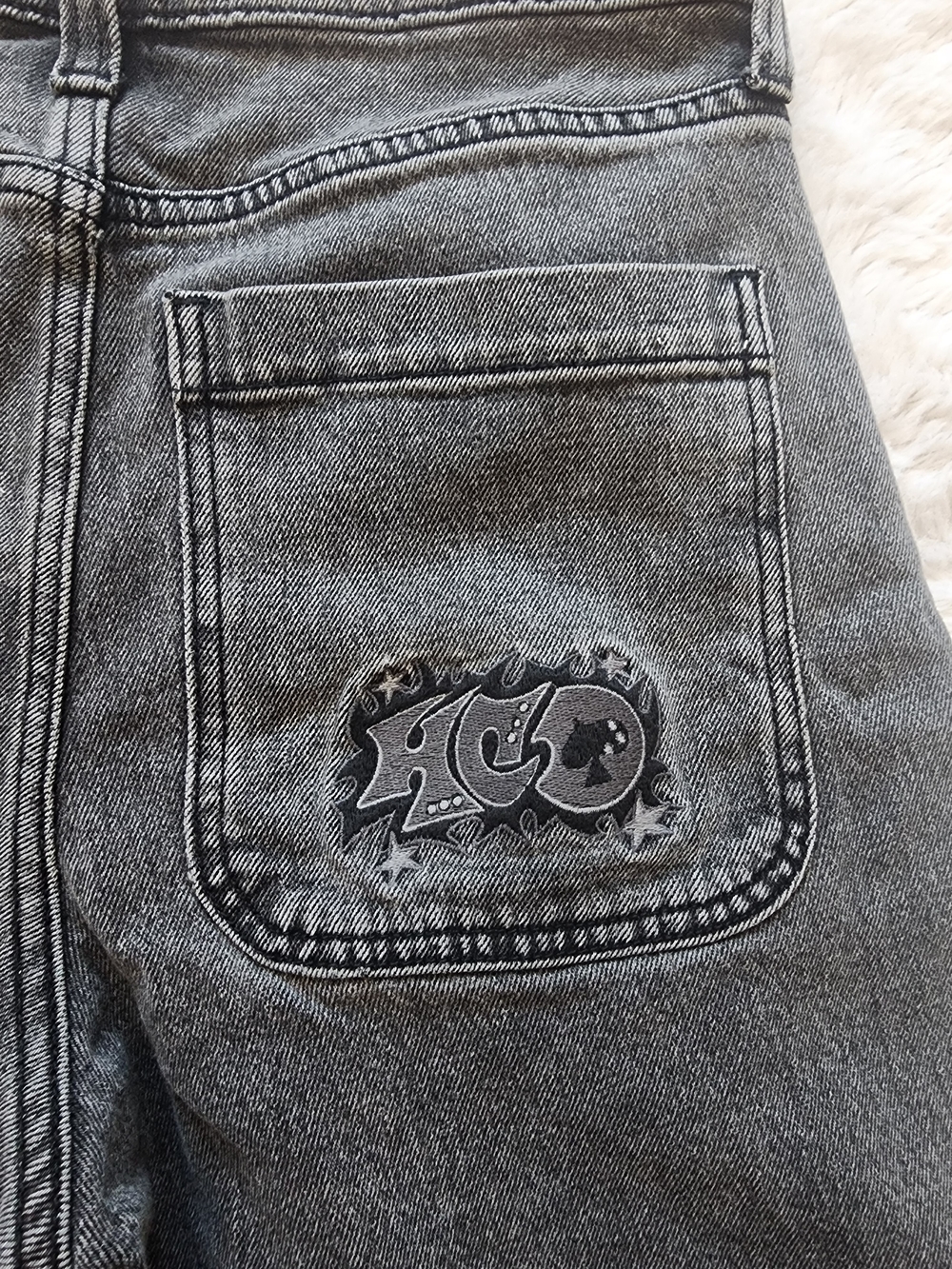 Hollister Men's Straight Leg Jeans in Washed Gray - Picture 10 of 10